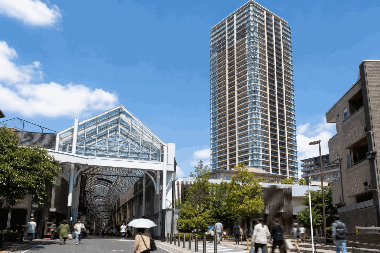 品川区武蔵小山駅周辺のタワーマンションと商店街